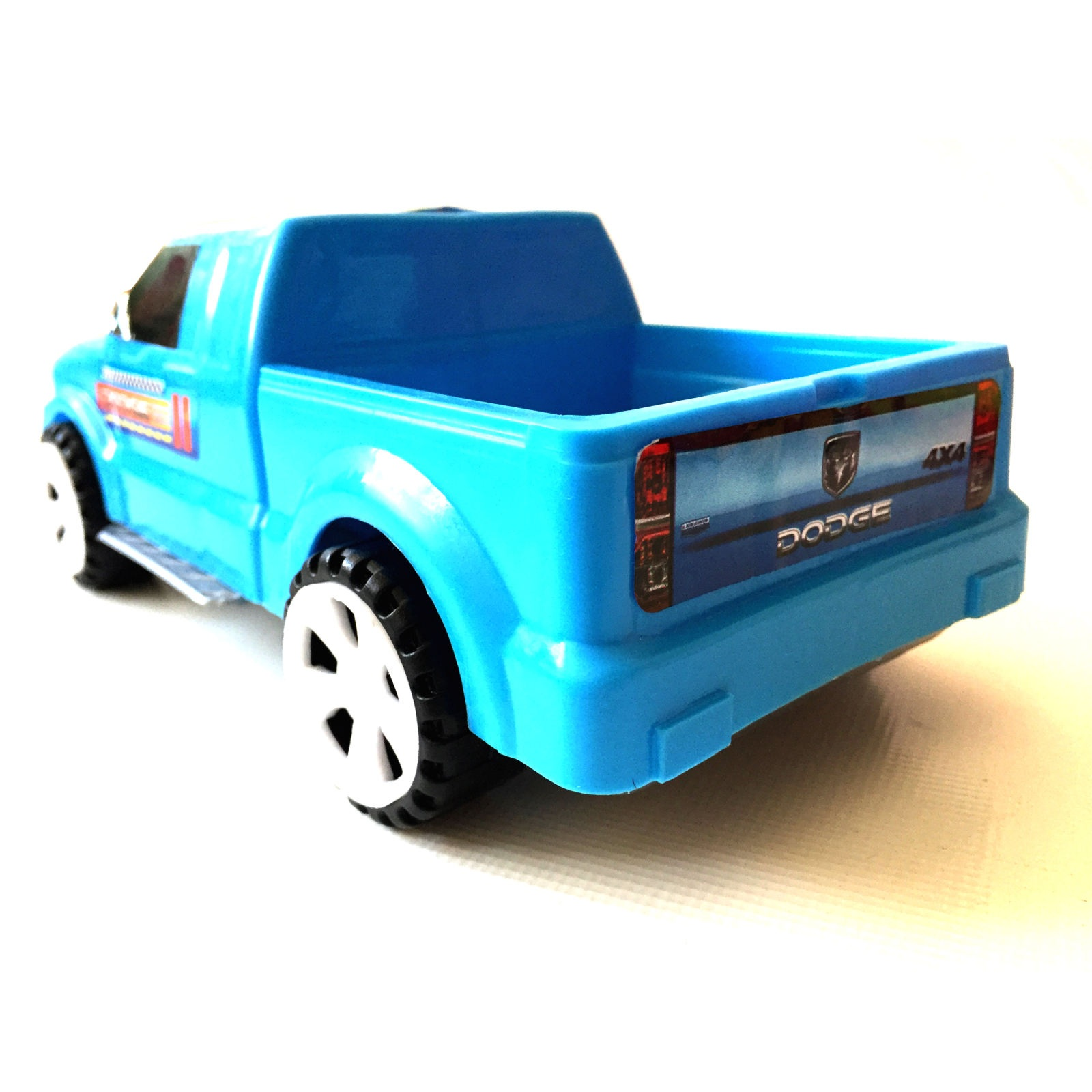 تصویر  ماشین بازی مدل وانت بن تن