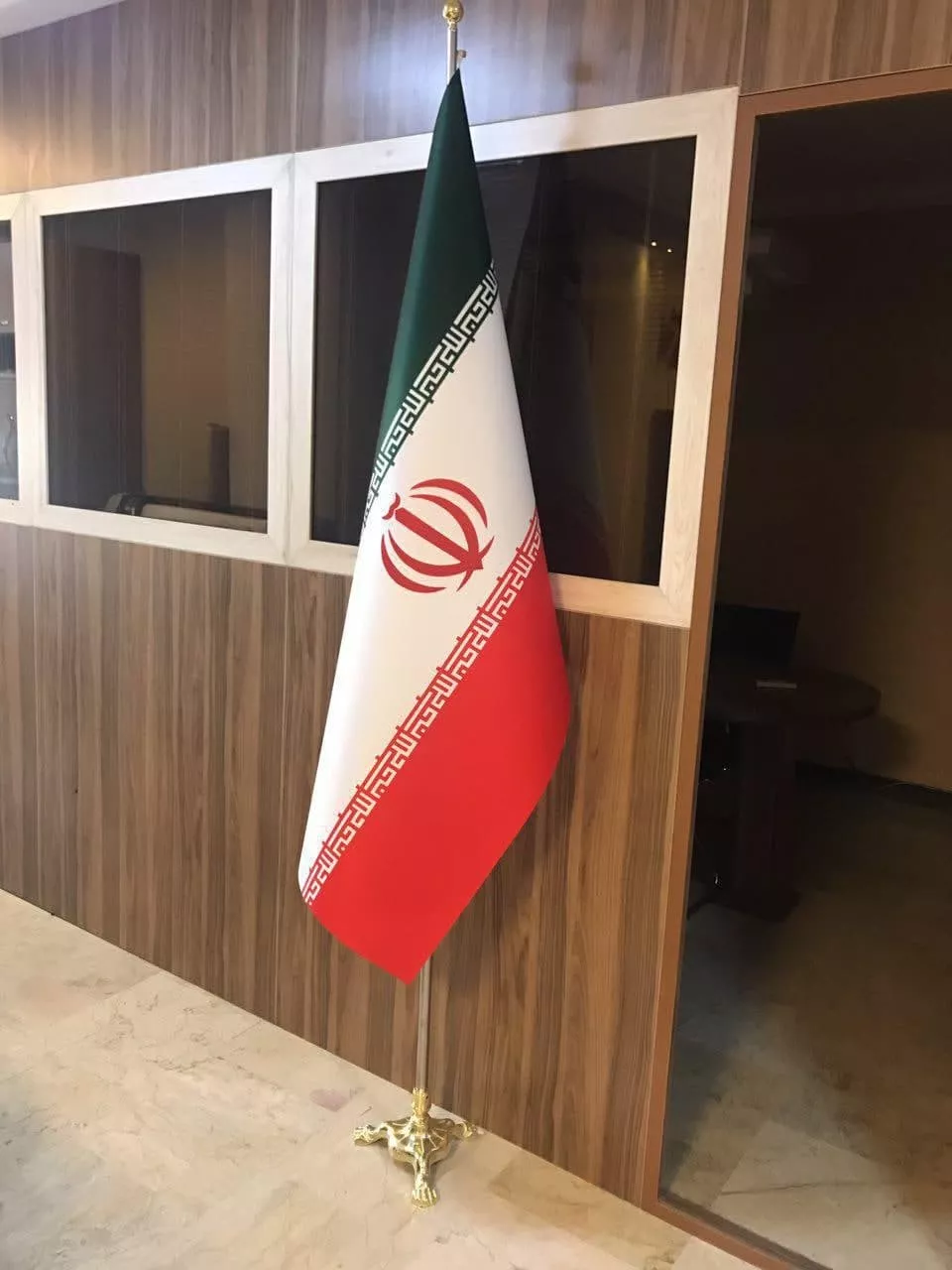 تصویر  خرید انواع پرچم ایران (پرچم تشریفات-پرچم رومیزی-پرچم اهتزاز)